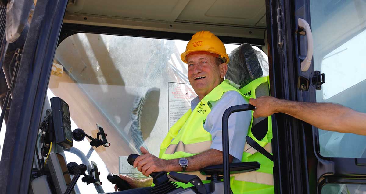 רון חולדאי על הטרקטור