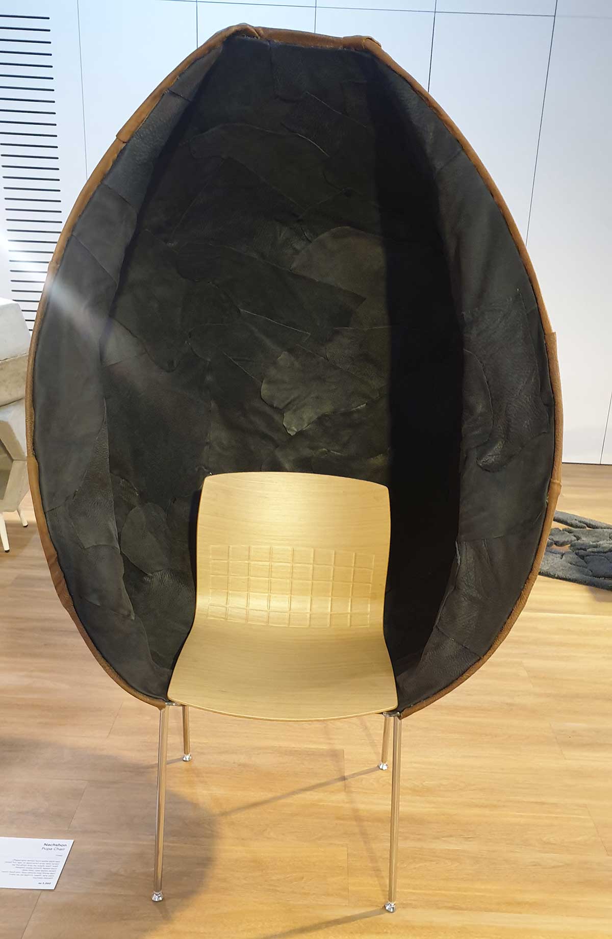 כיסא מעוצב בתערוכת Take a seat