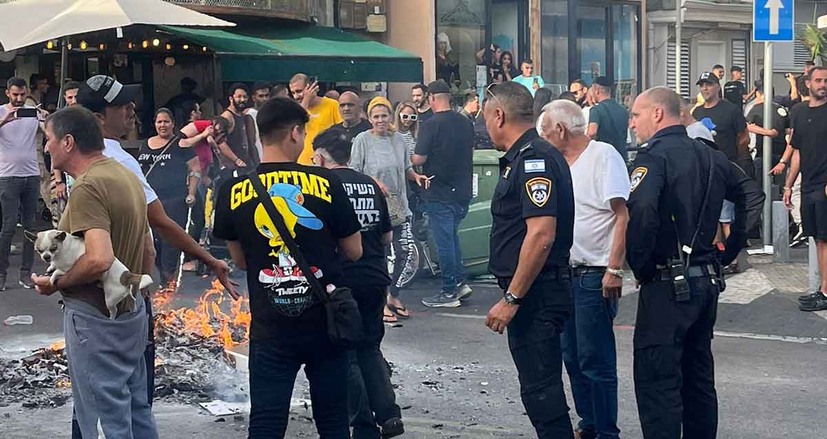 מהומות ומדורה על הכביש בדרום תל אביב. שפי פז ותושבי השכונה נגד האריתראים