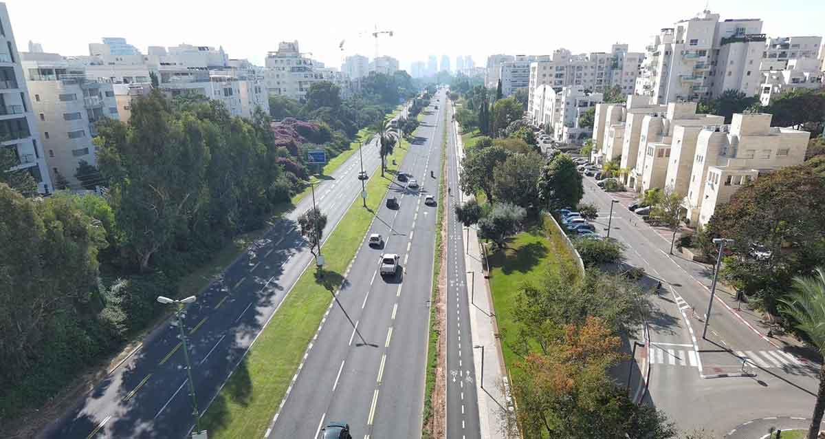 שביל אופניים, אופנידן בצמוד למערב דרך נמיר בתל אביב