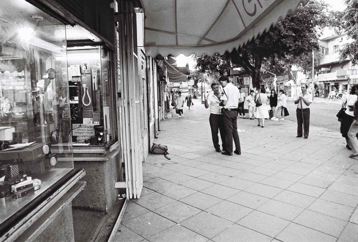 חפץ חשוד בדיזינגוף. ראובן יהודאי