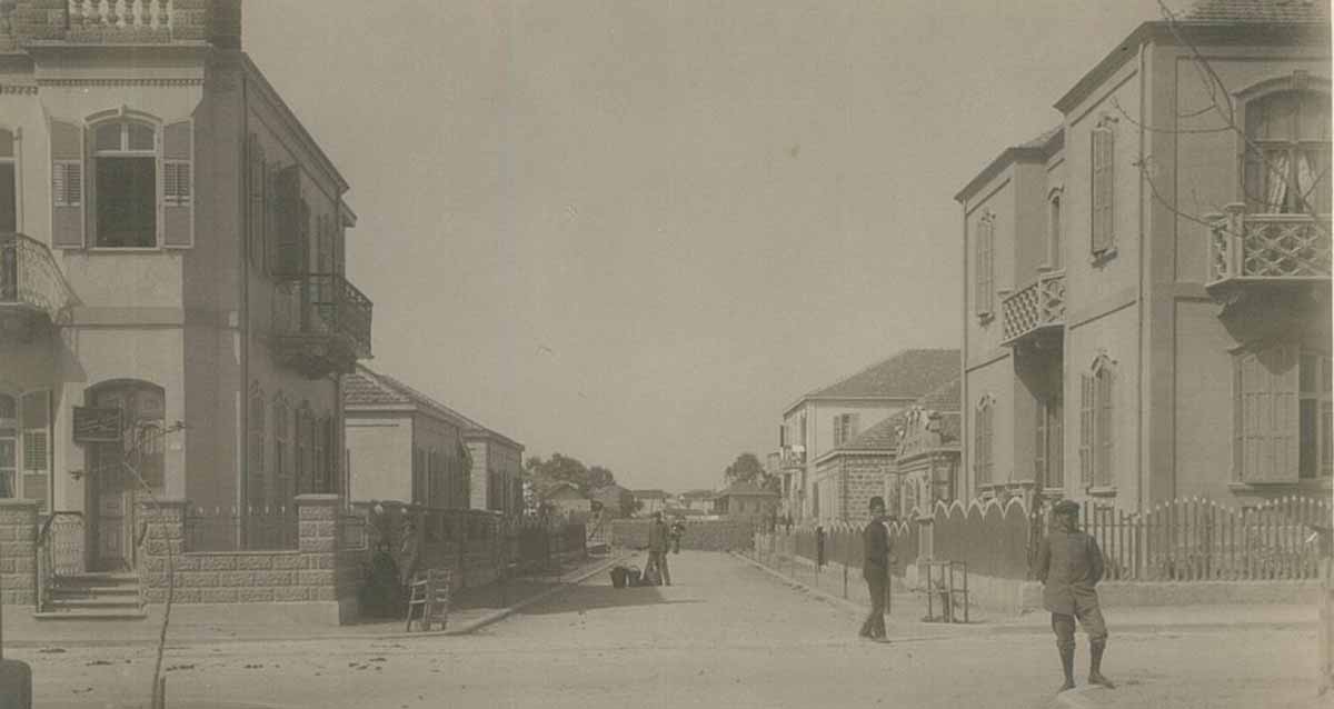 העיר הלבנה ברחוב יהודה הלוי ב-1916