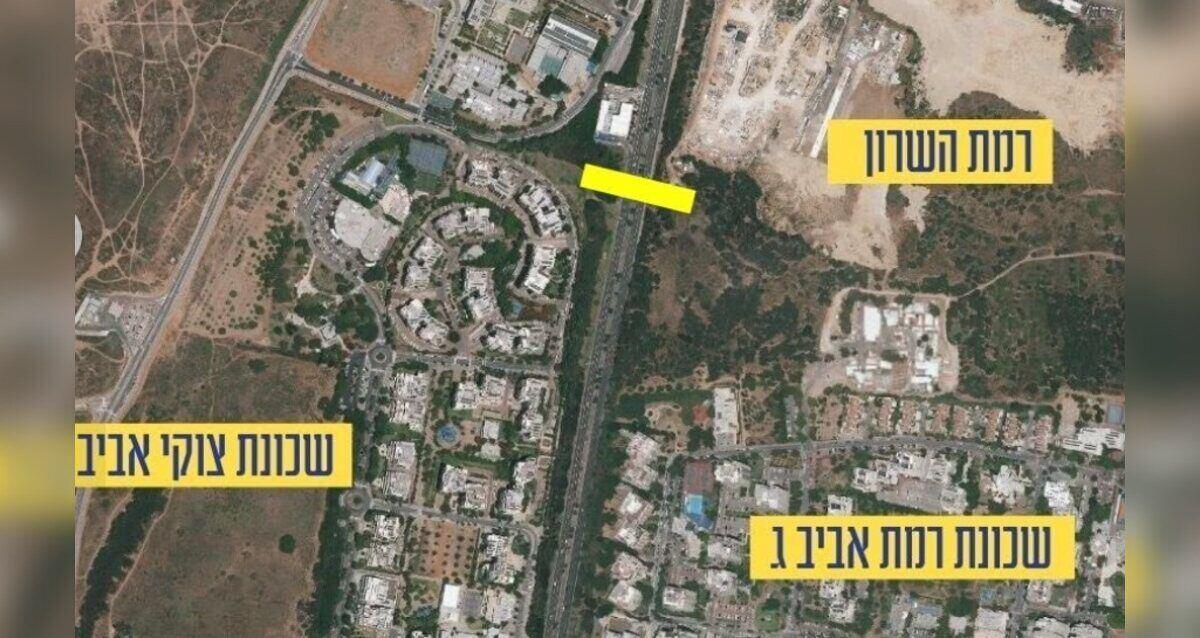 כאן מתוכנן להיבנות בעתיד גשר נמיר להולכי רגל ואופניים - בין שכונת רמת אביב גימל לשכונת אזורי חן (צוקי אביב). תצלום אוויר: מדף הפייסבוק של מיטל להבי