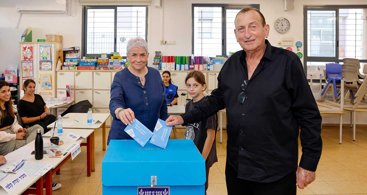 רון ויעל חולדאי, מצביעים יחד בקלפי.